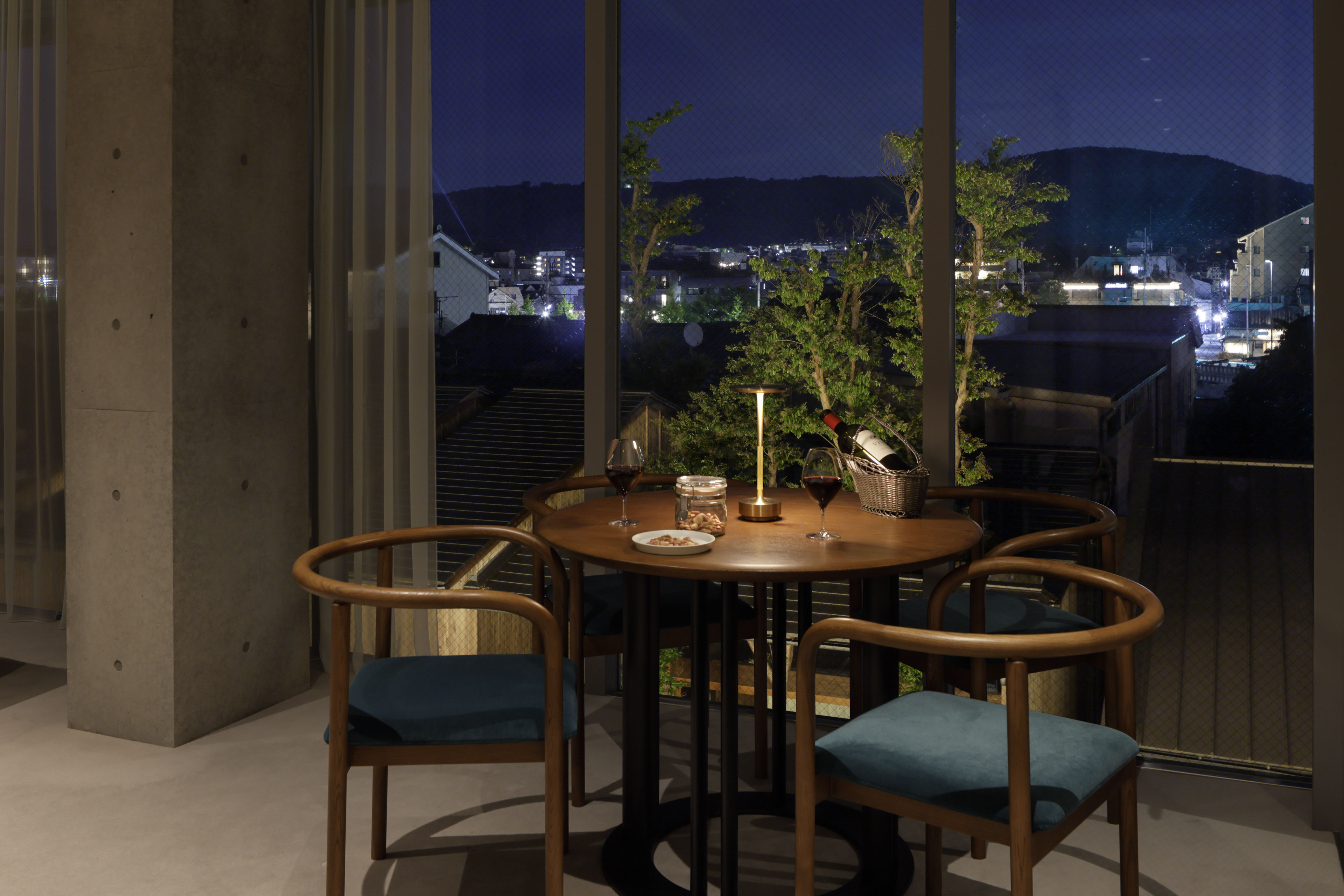 RESIDENTIAL SUITE